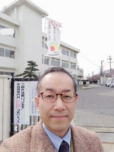 ファシリテーションのことなら、岐阜県唯一の専門家にお任せを。ファシリテーションとは会議を円滑に進行し、チームの力を最大限に引き出すこと。ファシリテーターとは単なる司会ではなく意見とやる気を引き出す役割。中小企業等の組織活性化、風土づくり、チームビルディング、SDGsの促進等に必須のスキルです。管理職等の人材育成、社員教育に、その意味や手法、コツを研修や講座でお教えします。オンライン会議、WEB会議も対応。地域は岐阜、愛知、名古屋、東海地方はじめ全国に対応。