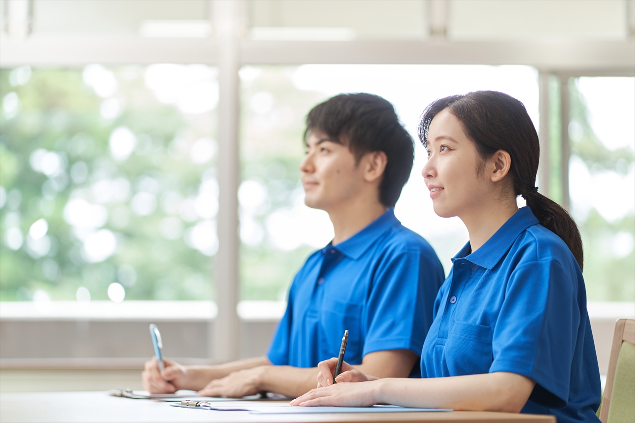 ファシリテーションのことなら、岐阜県唯一の専門家にお任せを。ファシリテーションとは会議を円滑に進行し、チームの力を最大限に引き出すこと。ファシリテーターとは単なる司会ではなく意見とやる気を引き出す役割。中小企業等の組織活性化、心理的安全性の向上、風土づくり、チームビルディング、SDGsの促進等に必須のスキルです。管理職等の人材育成、社員教育に、その意味や手法、コツを研修や講座でお教えします。オンライン会議、WEB会議も対応。地域は岐阜、愛知、名古屋、東海地方はじめ全国に対応。