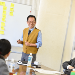 組織づくりと人材育成のことなら、実績あるファシリテーターにお任せを。自走型組織、自律型組織への組織変革、組織開発、チームビルディング、リーダー育成、社員教育、会議・ミーティングの活性化をプロのファシリテーションの技術で実現します。心理的安全性を向上させ、指示待ち社員の主体性とやる気を引き出し、持続的に発展する強い組織づくりを伴走支援します。神戸を拠点に関西、東海、岐阜県、全国で対面・オンラインでの研修に対応しています。