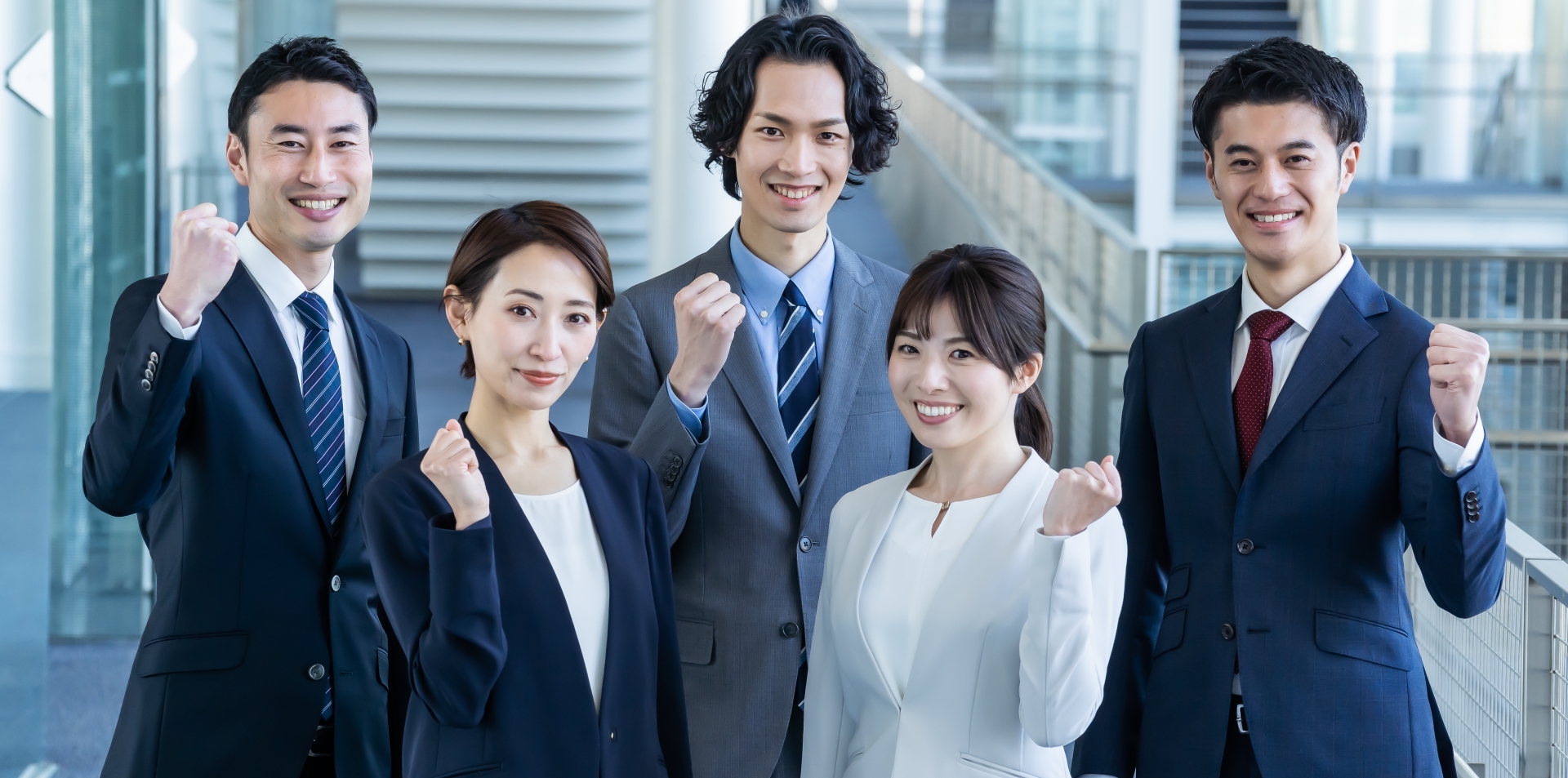 組織づくりと人材育成のことなら、実績あるファシリテーターにお任せを。自走型組織、自律型組織への組織変革、組織開発、チームビルディング、リーダー育成、社員教育、会議・ミーティングの活性化をプロのファシリテーションの技術で実現します。心理的安全性を向上させ、社員の主体性とやる気を引き出し、持続的に発展する強い組織づくりを伴走支援します。神戸を拠点に関西、東海、岐阜県、全国で対面・オンラインでの研修に対応しています。